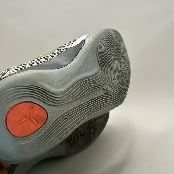 Nike KOBE 9 ELITE GS 'FUNDAMENTALS' rare kids size 6y - Picture 8 of 9